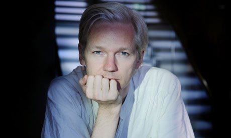 Julian Assange libertado sob caução no valor de 200 mil libras JulianAssangesNumerology