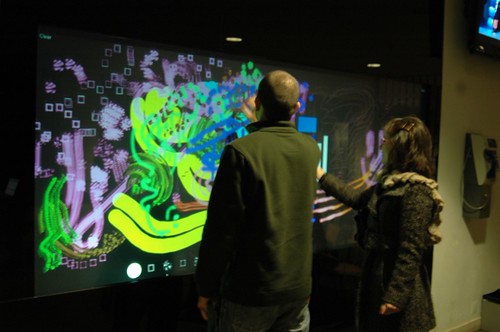 SenseWall: Universidade de Coimbra apresenta “parede” interactiva multi-toque 4251730423_b63b676788