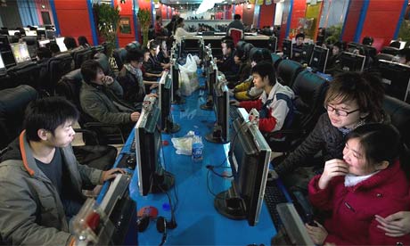 Jovem viciado na Internet morto na China China-internet460