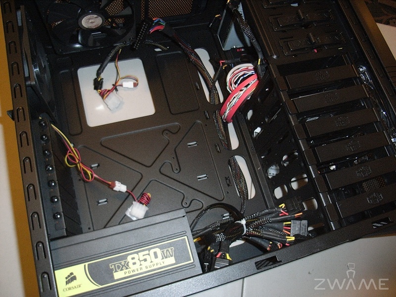 [Analise] Coolermaster CM 690 II Advanced Cm690_red_10