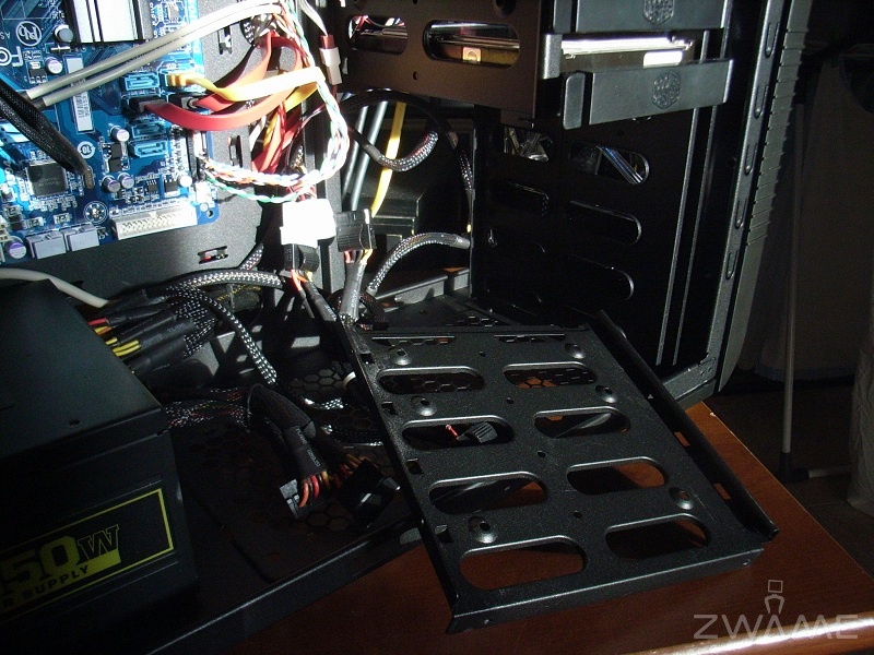 [Analise] Coolermaster CM 690 II Advanced Cm690_red_16