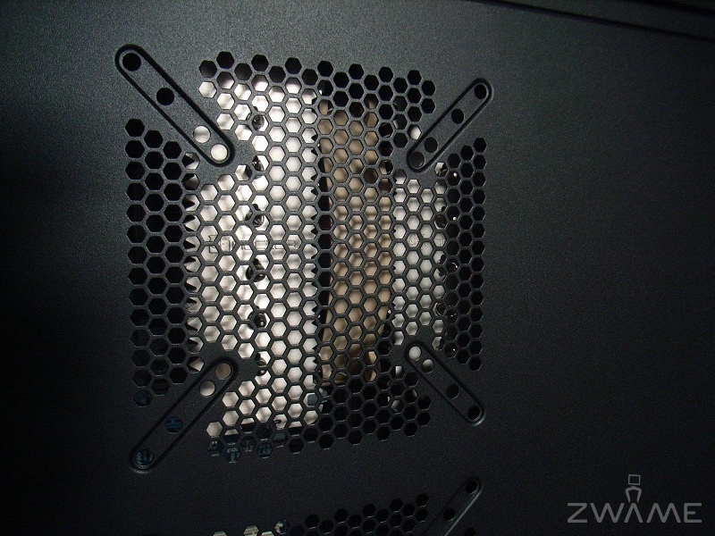 [Analise] Coolermaster CM 690 II Advanced Cm690_red_17