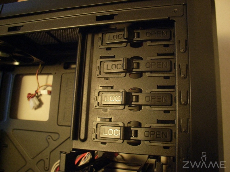 [Analise] Coolermaster CM 690 II Advanced Cm690_red_6