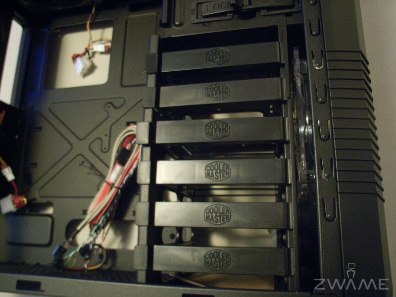 [Analise] Coolermaster CM 690 II Advanced Cm690_red_7