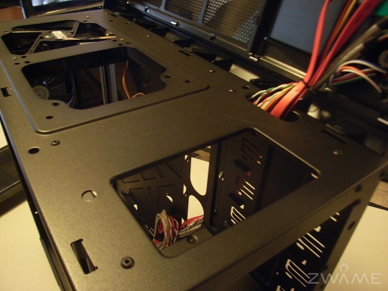 [Analise] Coolermaster CM 690 II Advanced Cm690_red_8